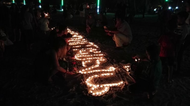 Loy-Krathong-Schriftzug-Thongsala