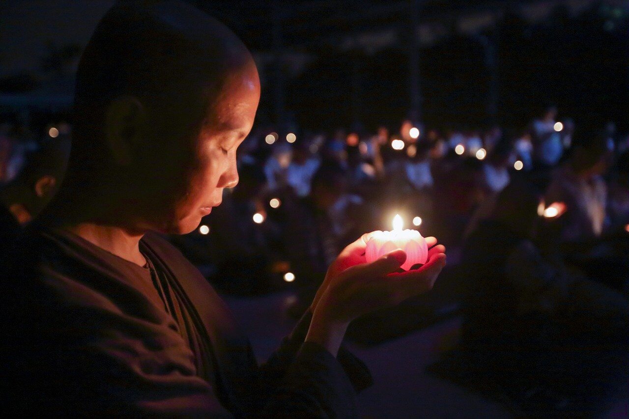Makha Bucha Titelbild